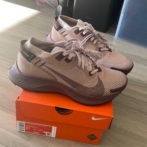 Women’s 7.5 NIKE Pegasus Trail 2